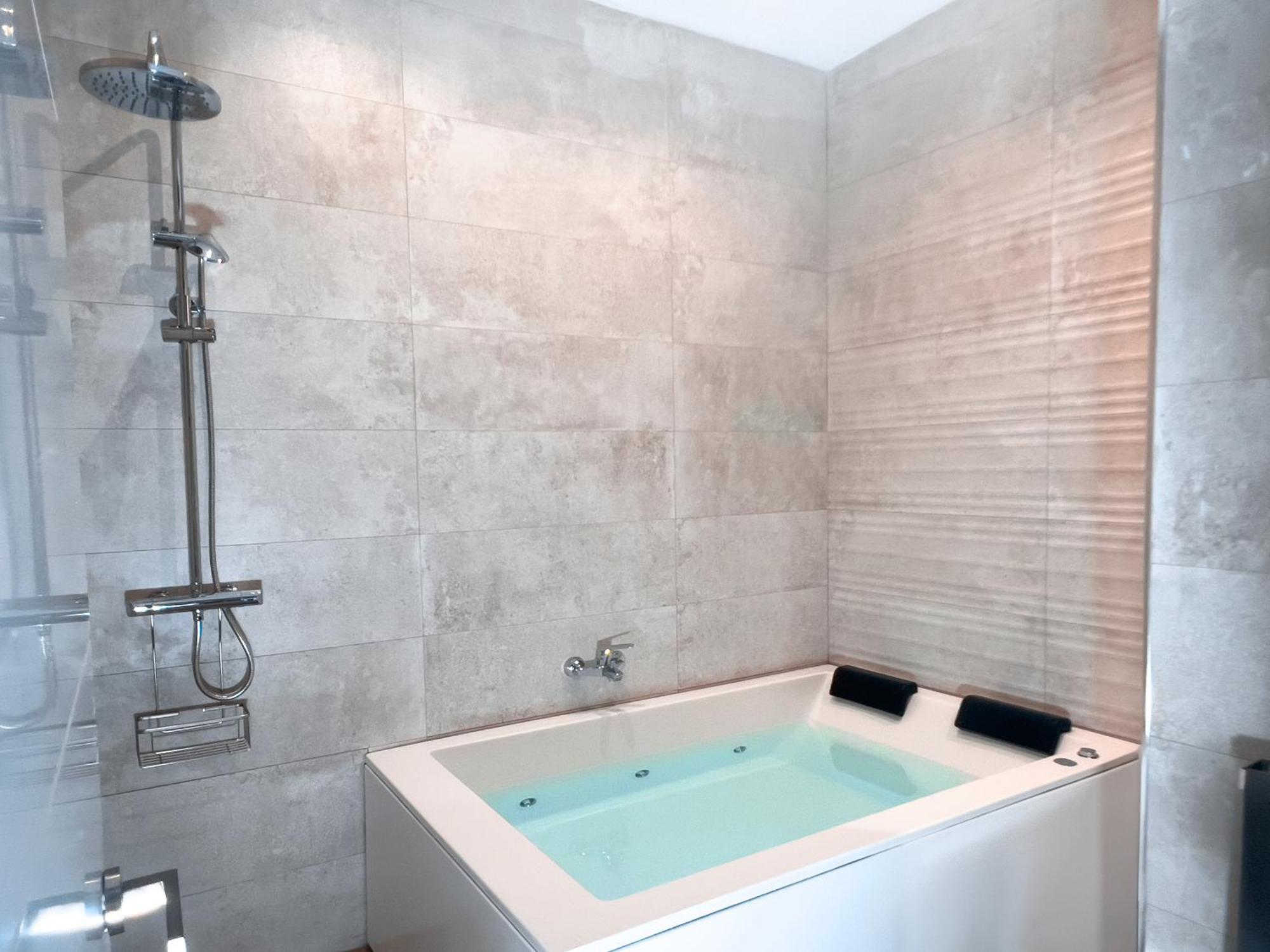 Acogedor Estudio En Triana Con Jacuzzi Y Wifi Sewilla Zewnętrze zdjęcie
