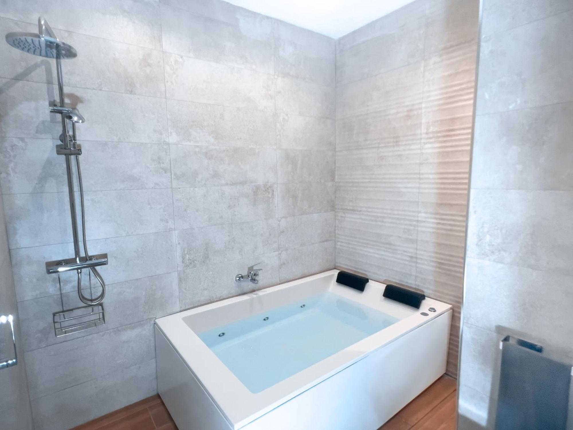Acogedor Estudio En Triana Con Jacuzzi Y Wifi Sewilla Zewnętrze zdjęcie