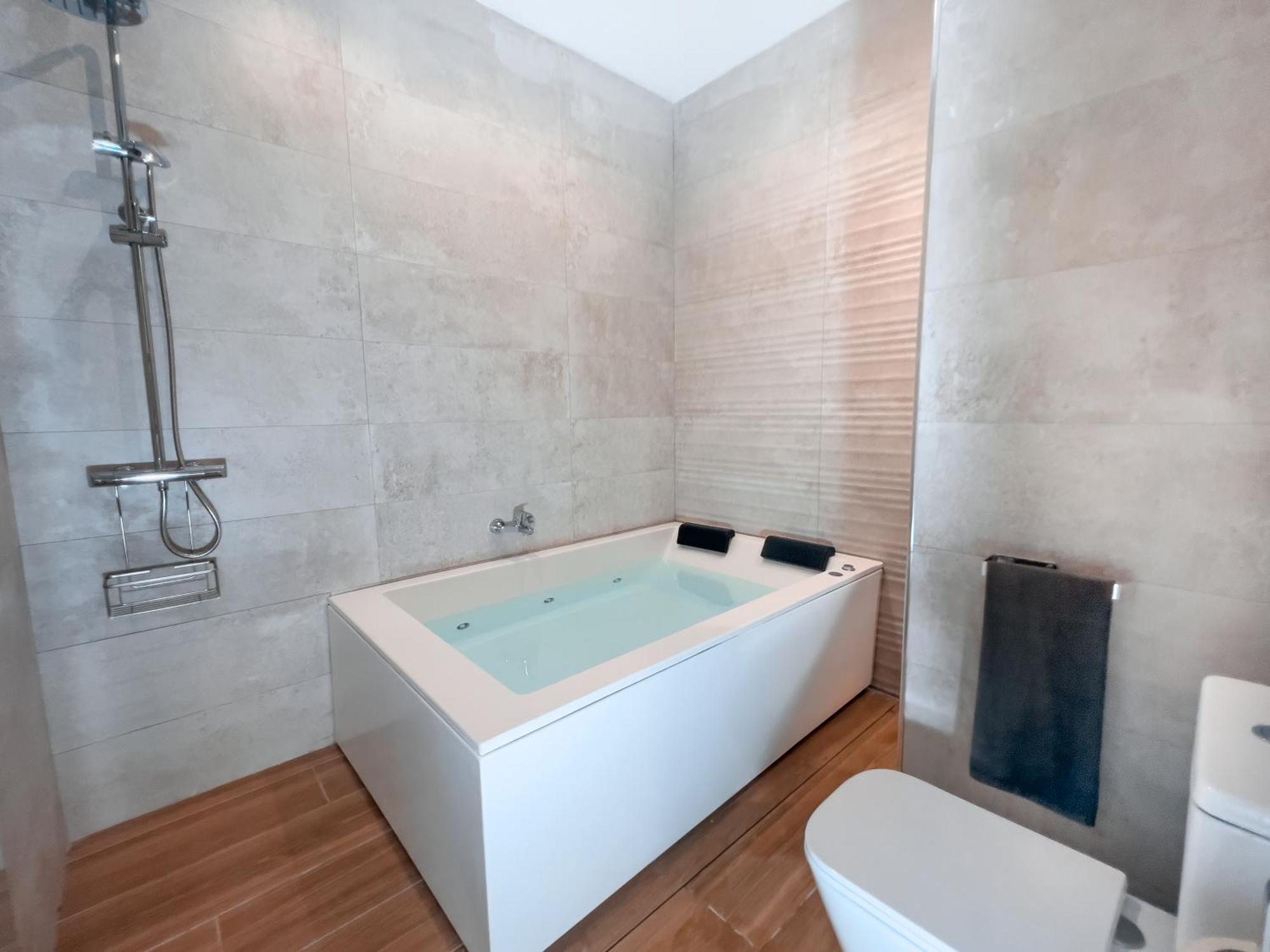 Acogedor Estudio En Triana Con Jacuzzi Y Wifi Sewilla Zewnętrze zdjęcie